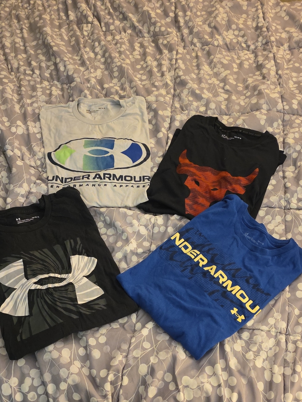 Bundle Of Mens Undrr Armour Tshirts